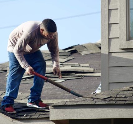 Signs You Need to Call a Roofing Contractor